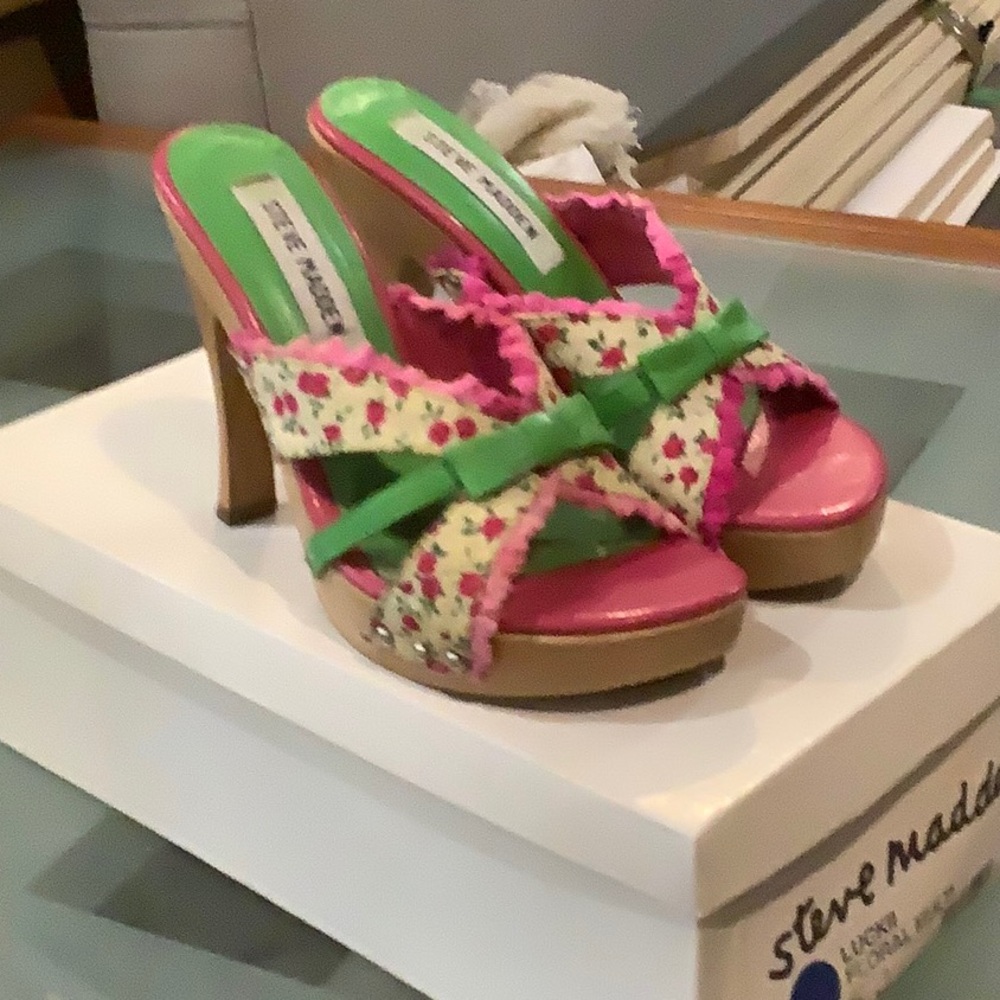 BRAND NEW in BOX STEVE MADDEN floral Garden shoes